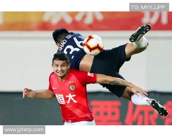 广州羽毛球队在全国锦标赛中以82分稳居积分榜首位