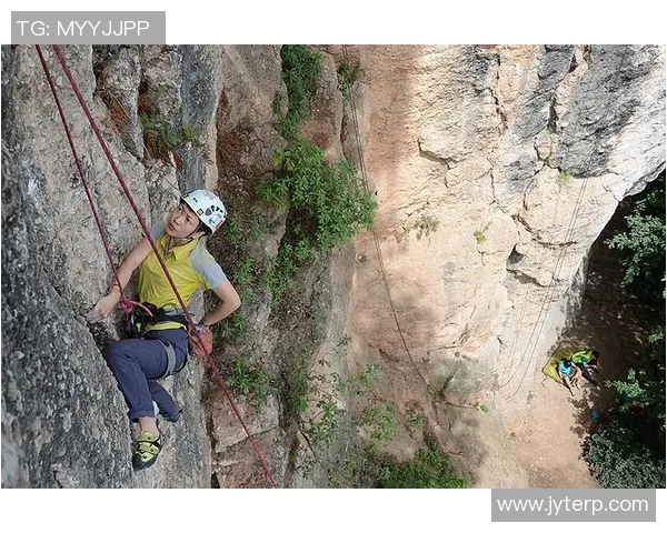 成都攀岩队实力飙升创历史新高势头强劲引领攀岩界新潮流