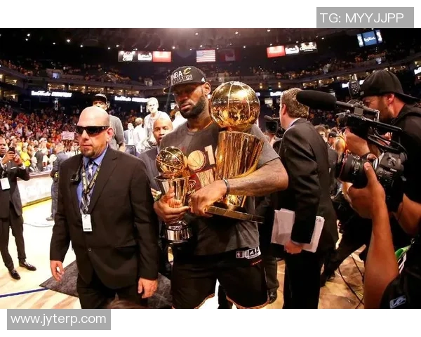 勇士与骑士激战正酣2月16日篮球盛宴即将上演 勇士与骑士激战正酣2月16日篮球盛宴即将上演