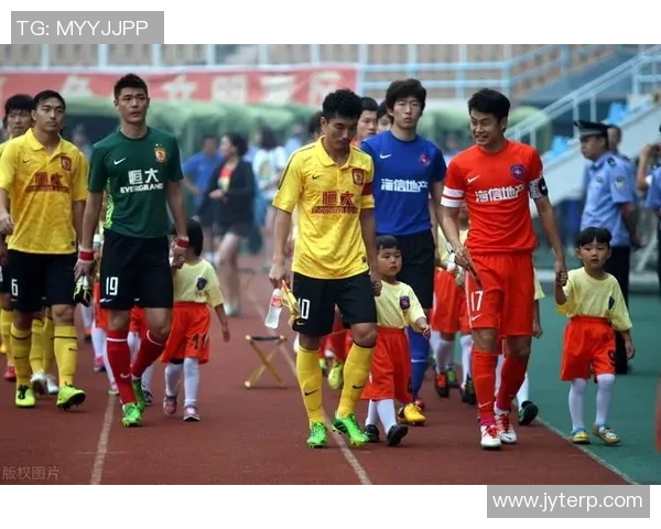 恒大与延边激战正酣刘健表现出色助球队争取胜利