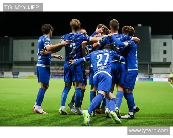 桑纳菲与萨尔普的精彩对决揭示足球战术与团队合作的魅力