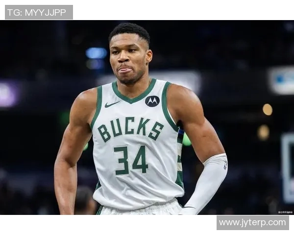 雄鹿与猛龙激战正酣黑白直播带你领略精彩瞬间