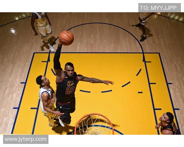 勒布朗詹姆斯：篮球场上的传奇巨星与时代偶像的崛起之路