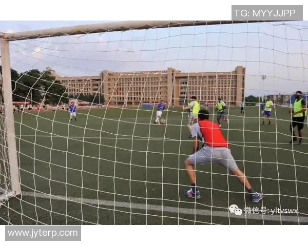 班特列与金士顿城的激烈对决揭示了足球战术与团队合作的精彩较量