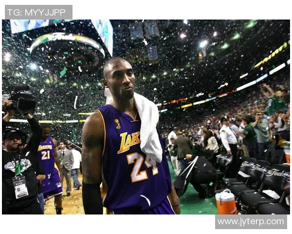 科比在2008年对阵快船的经典表现回顾与精彩瞬间分析 科比在2008年对阵快船的经典表现回顾与精彩瞬间分析