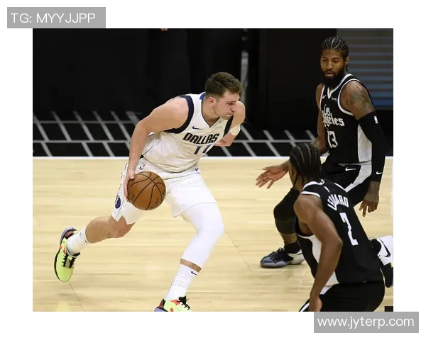 东契奇狂砍73分刷新现役得分纪录独行侠成功终结太阳的11连胜之路