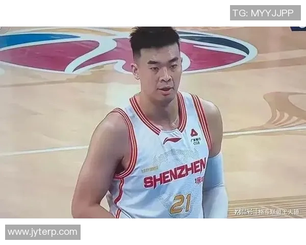 李慕豪：从篮球新星到职业生涯巅峰的奋斗历程与成长故事