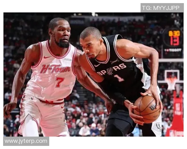 火箭与马刺季后赛四场激战回顾球员表现与战术分析