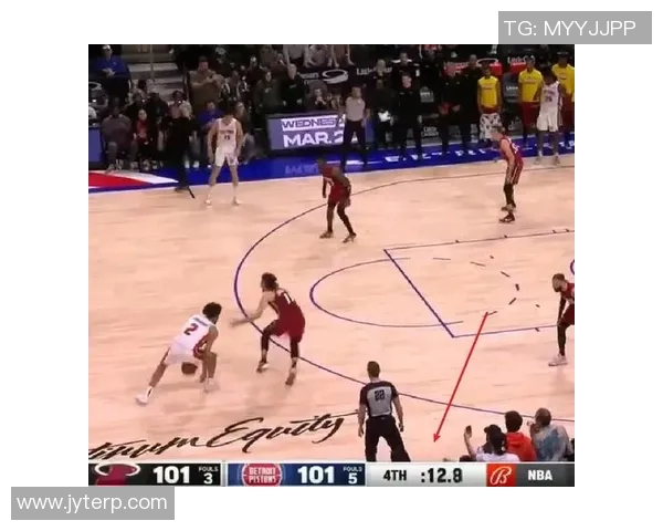 深入分析成都篮球队控制打法的战术特点与应用策略