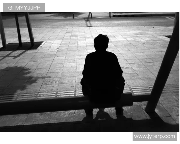 流浪者与背影的对话在孤独与归属之间的心灵探索