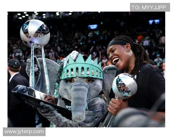 水星与自由人新浪的精彩对决揭示了篮球战术与团队合作的重要性 水星与自由人新浪的精彩对决揭示了篮球战术与团队合作的重要性