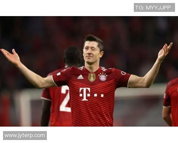 莱万回归安联球场遭拜仁球迷嘘声四起愤怒指责忘恩负义